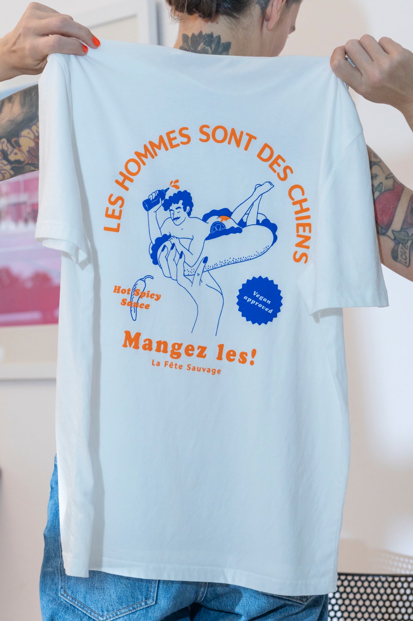 T-shirt unisexe Les Hommes sont des Chiens ! Mangez-les !