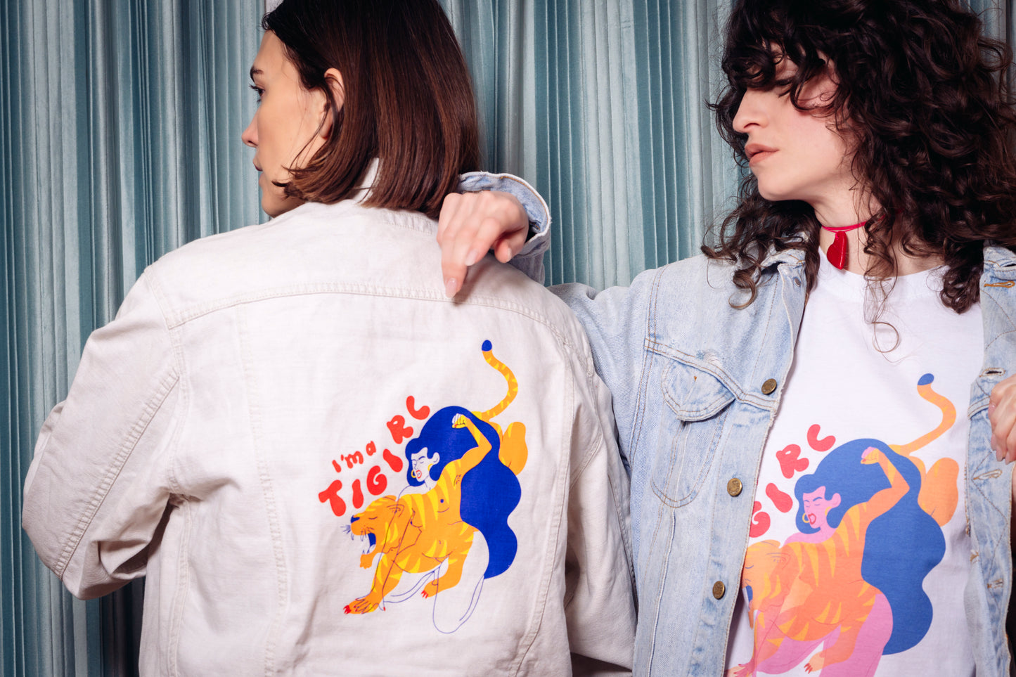 Veste en jean blanc sérigraphiée I'm a Tigirl x La fête Sauvage