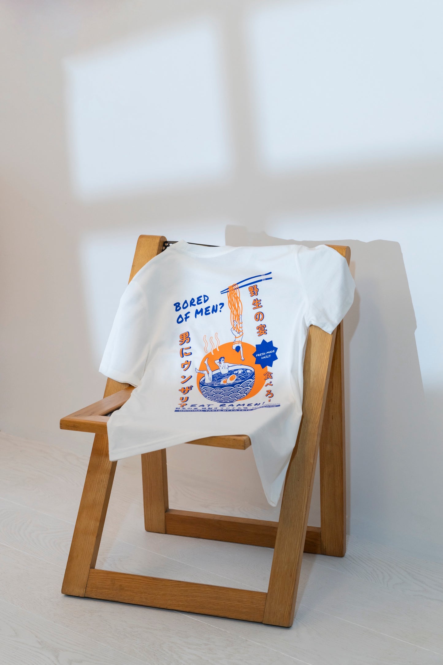 T-shirt unisexe Bored of Men? Eat Ramen!