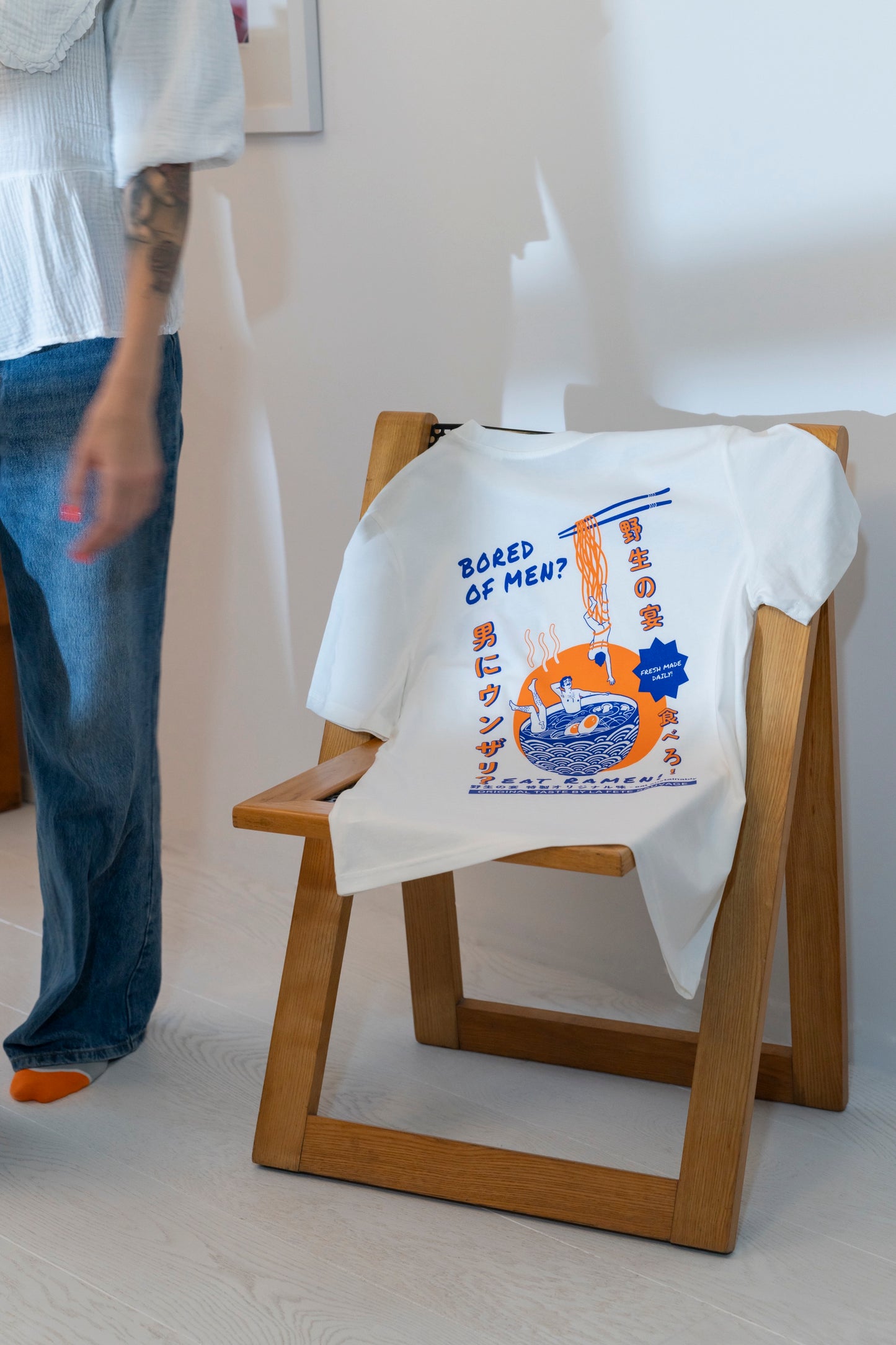 T-shirt unisexe Bored of Men? Eat Ramen!