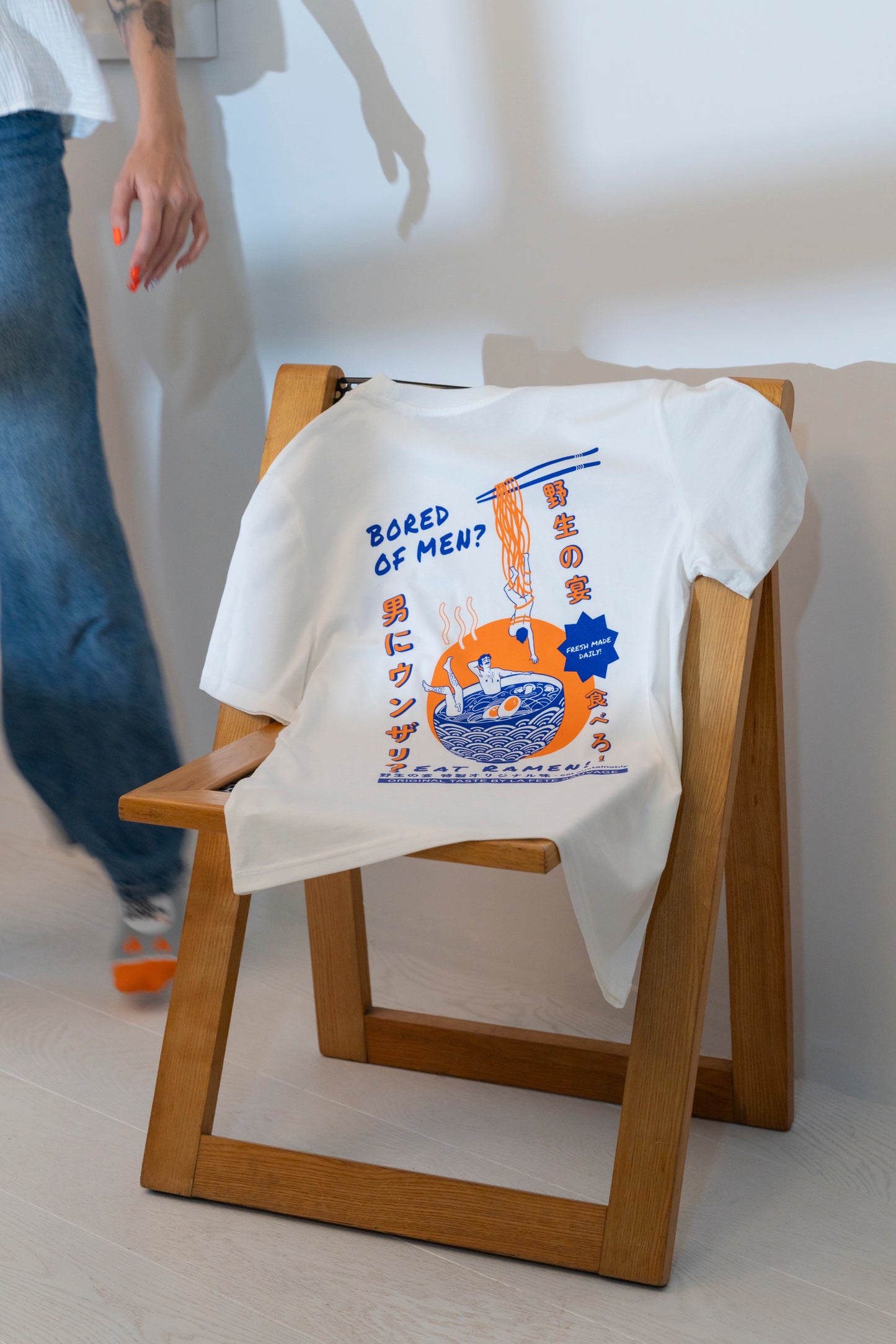 T-shirt unisexe Bored of Men? Eat Ramen!