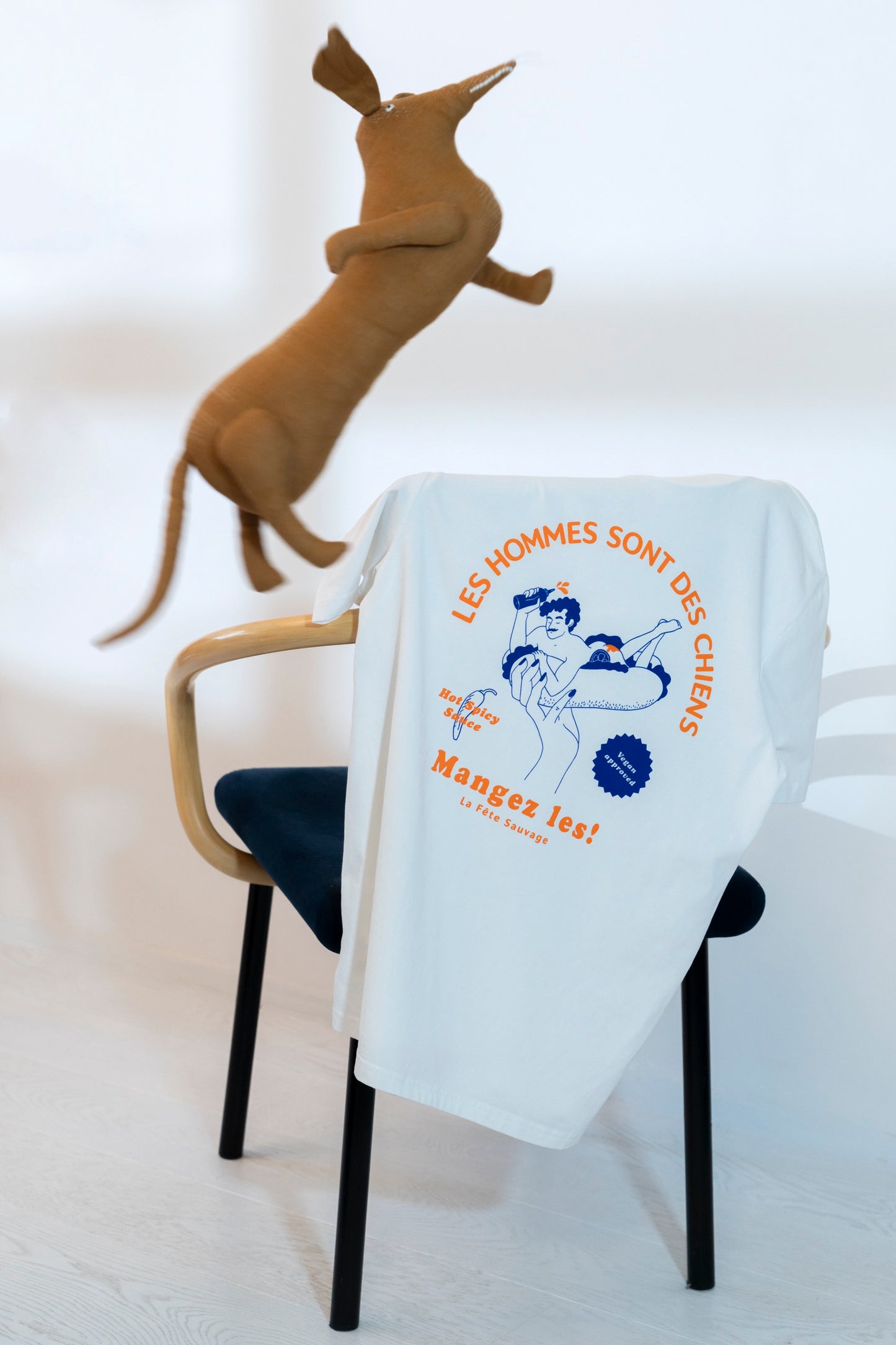 T-shirt unisexe Les Hommes sont des Chiens ! Mangez-les !