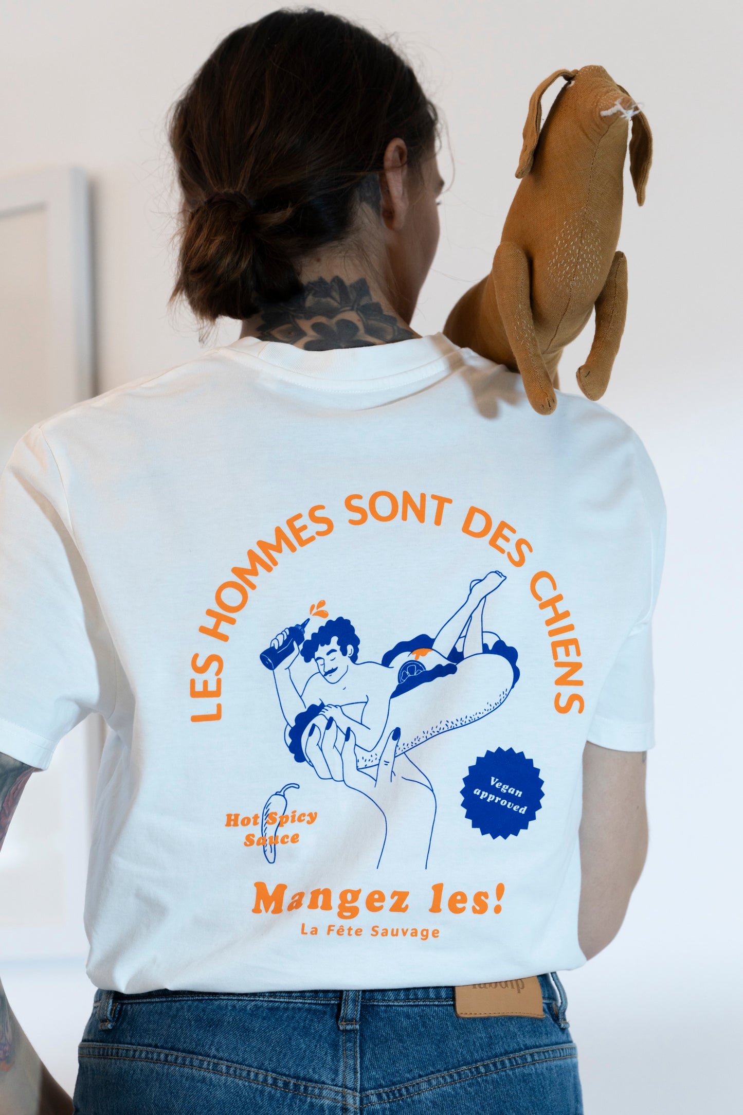 T-shirt unisexe Les Hommes sont des Chiens ! Mangez-les !