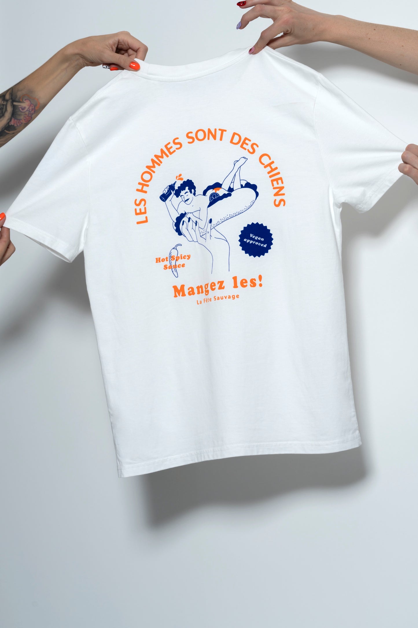 T-shirt unisexe Les Hommes sont des Chiens ! Mangez-les !