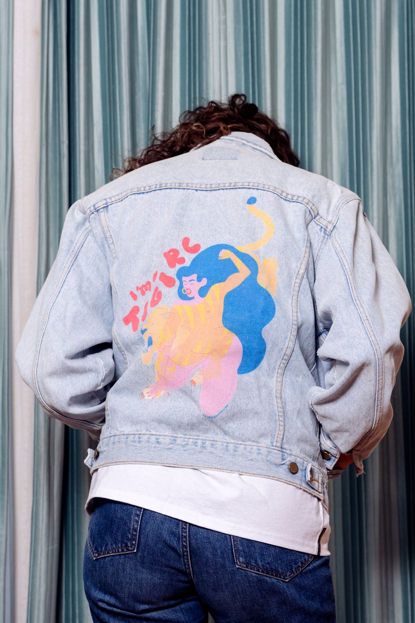 Veste en jean bleu clair I'm a Tigirl x La fête Sauvage